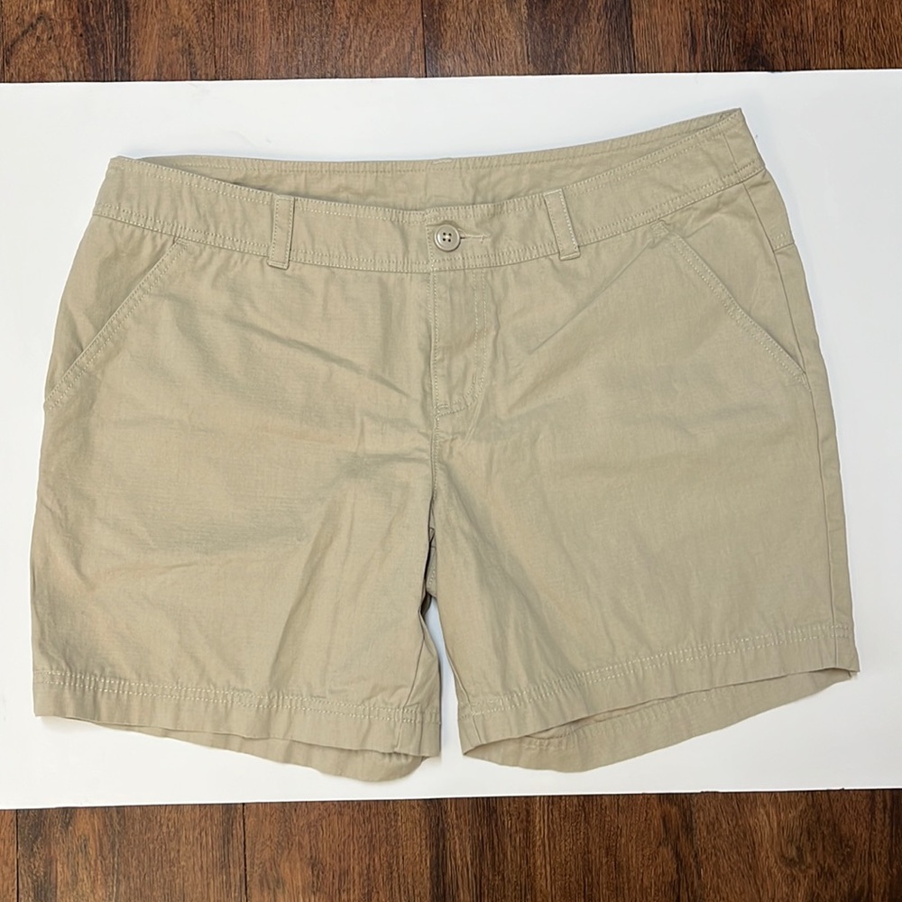 Women’s Columbia Shorts, khaki, size 14, 6 inch inseam